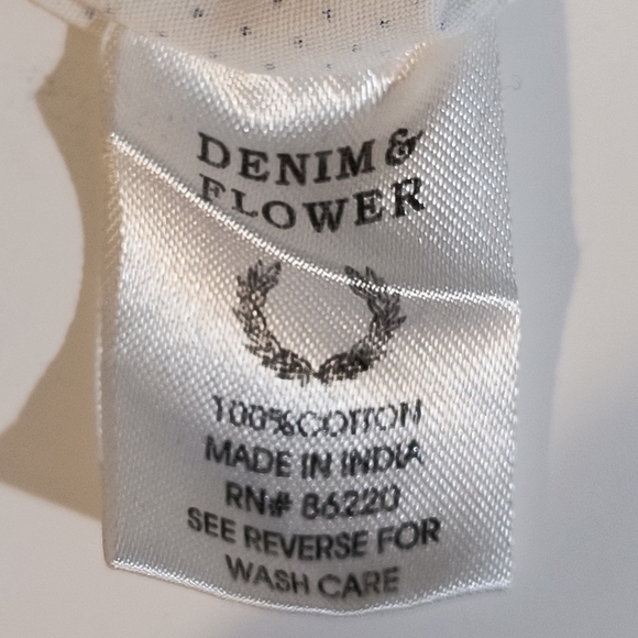 Demin & Flower Men's Medium White Button Down Shirt - Picture 11 of 11